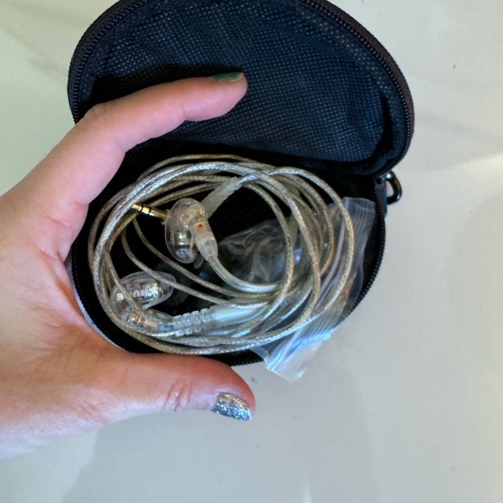 Shure SE215 In-Ear Sound-isolating Headphones High Quality - Clear (Worn Once)